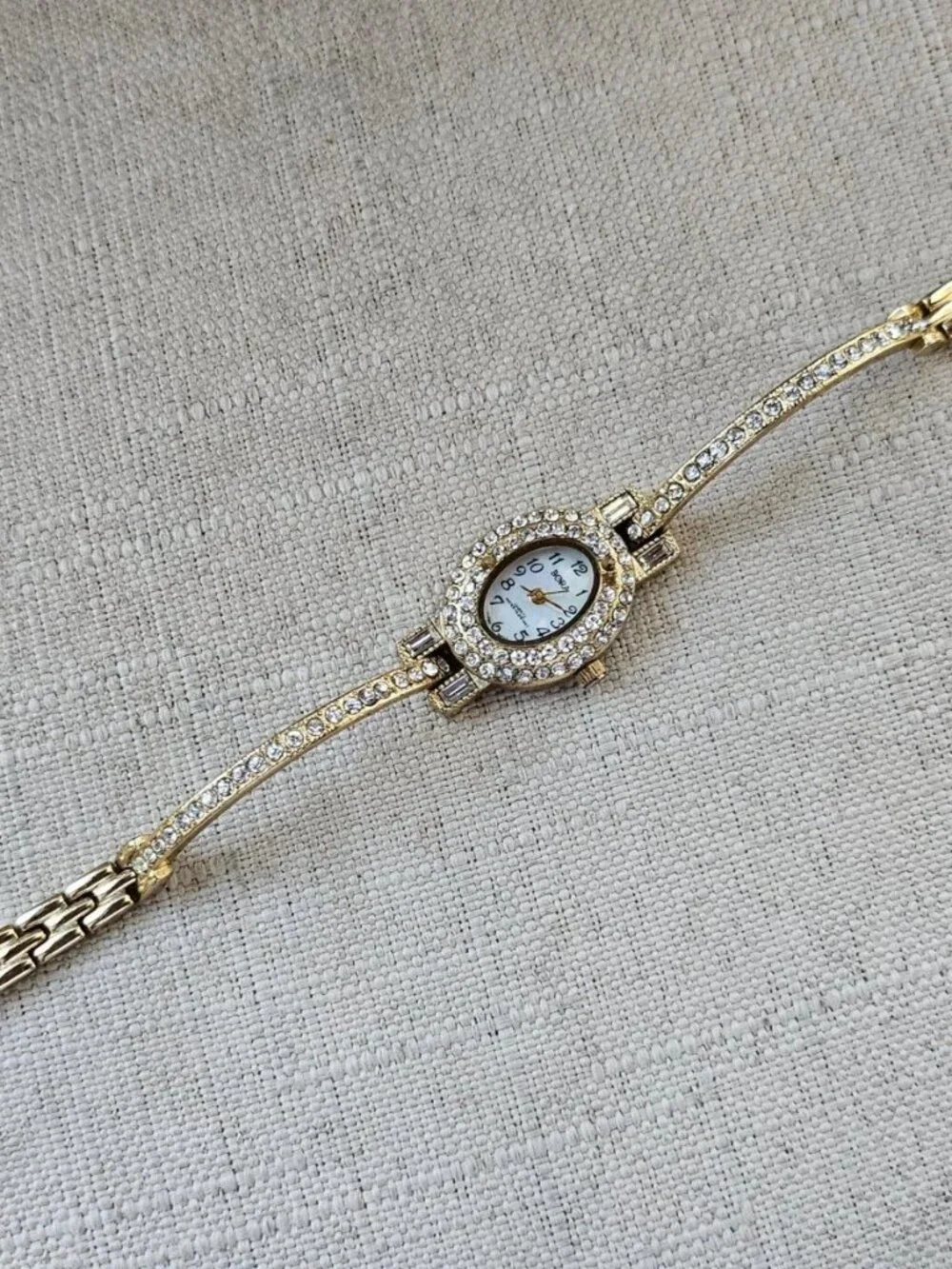 Vintage Bora Ladies Wristwatch Crystal accent Bezel Band Japan Movt Analog Watch